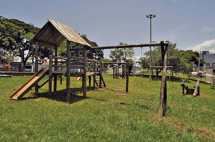 Ao todo serão instalados 16 parquinhos de madeira