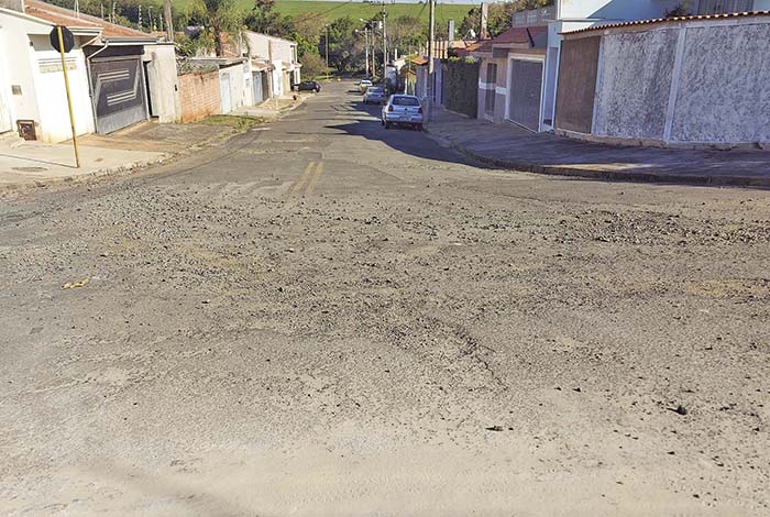 Ruas no Bom Jesus não têm condições de receber tapa buracos, apenas recapeamento