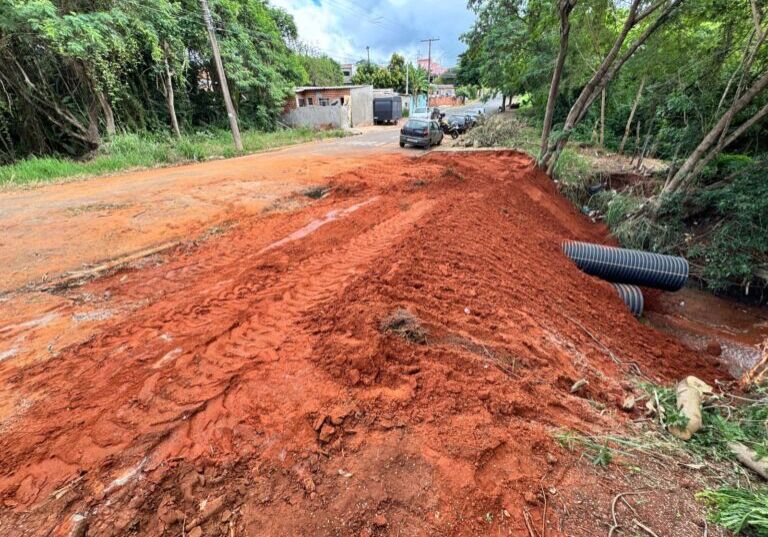 Após denúncias Prefeitura inicia reparos em pontes sobre o Ribeirão Tijuco Preto01