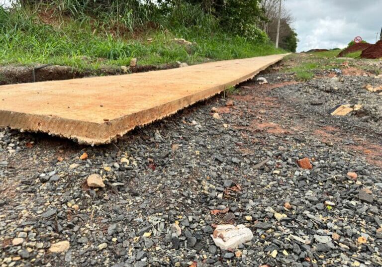 CAPA Obra de ciclovia segue parada na entrada de Rio das Pedras