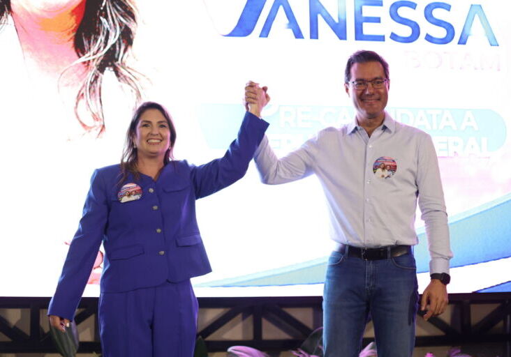 CAPA Vanessa Botam reúne lideranças e tem candidatura oficializada pelo PL CAPA Vanessa Botam reúne lideranças e tem candidatura oficializada pelo PL
