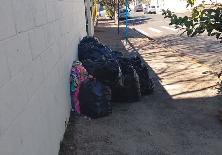 Região dos bairros São Cristóvão e Bom Jardim devem ficar sem coleta por 2 dias. Fotos: Jhonny Casarin