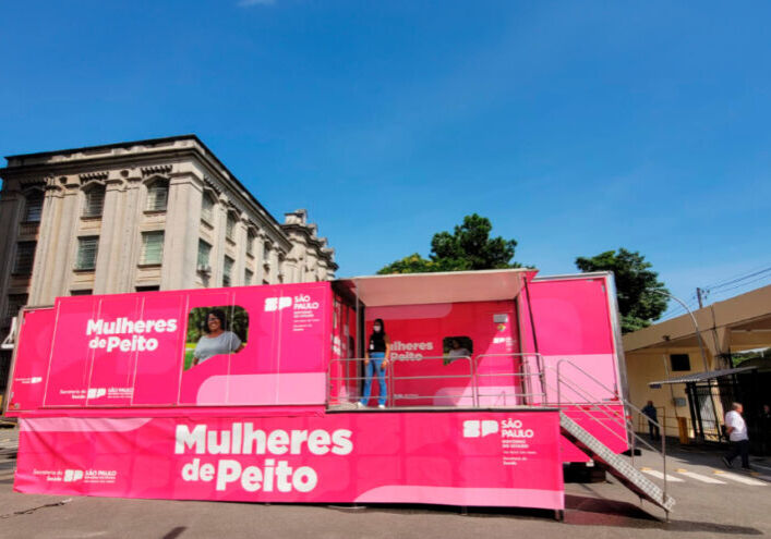 CarretaMamografia O programa Mulheres de Peito quer ampliar o diagnóstico e o tratamento precoce do câncer de mama com o exame gratuito para as mulheres com idade entre 50 e 69 anos. Foto: Divulgação/Governo de SP