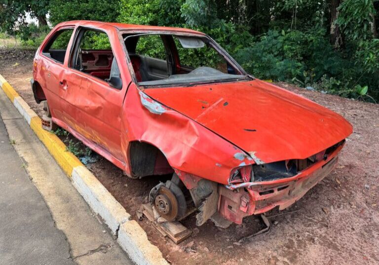 Prefeitura diz não ter convênio com guincho e pátio para recolher veículo. Foto: Alex Calmon