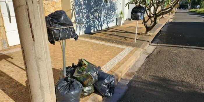 Coleta de lixo não é feita há 5 dias na região do São Cristóvão01