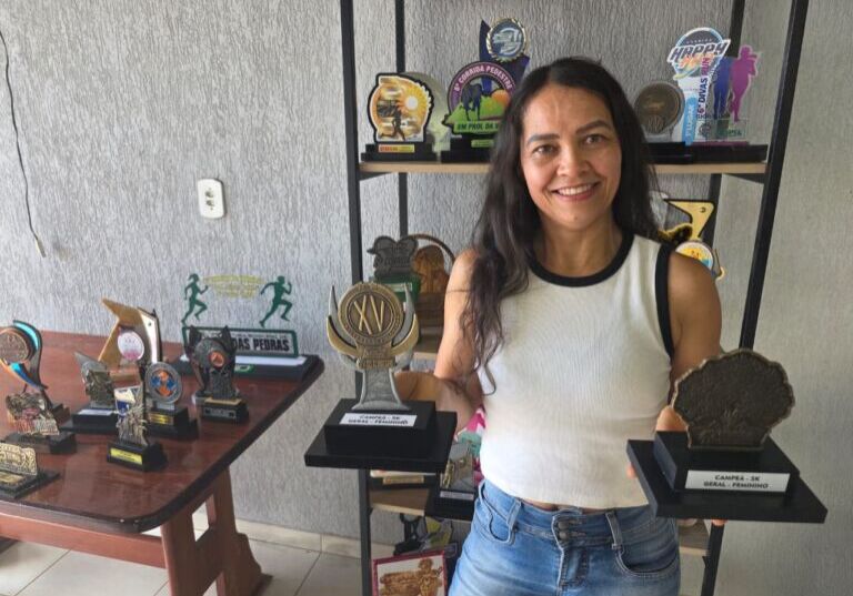 Determinada inspiradora e apaixonada pela corrida a trajetória de Rosinei Rodrigues da Silva Determinada inspiradora e apaixonada pela corrida a trajetória de Rosinei Rodrigues da Silva