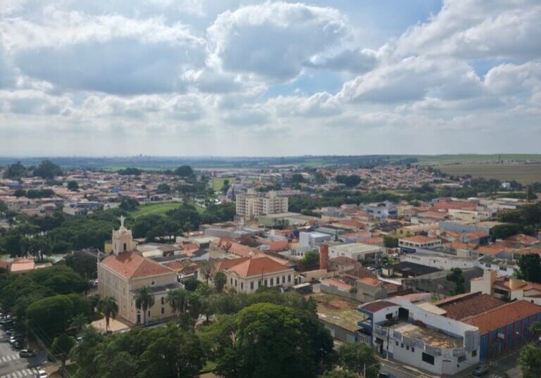 Frente fria muda previsão e fim de semana terá calor e atenção aos ventos em Rio das Pedras Frente fria muda previsão e fim de semana terá calor e atenção aos ventos em Rio das Pedras
