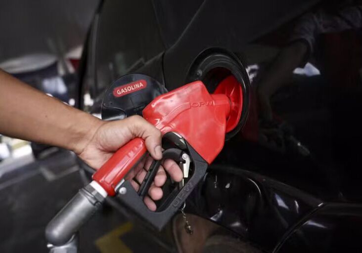 Gasolina diesel e gás de cozinha terão aumento de imposto em 2027