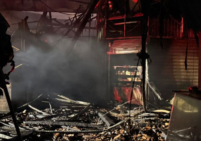 Cerca de 500 metros do espaço foi destruído pelo fogo. Fotos: @piraemfoconoticias