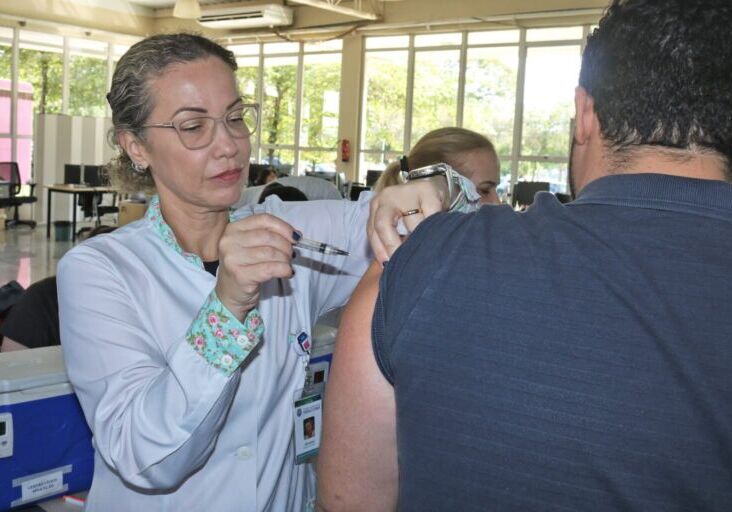 Piracicaba passa a vacinar contra gripe no período noturno Cinco unidades de saúde passam a oferecer o imunizante de segunda a sexta-feira, das 17h às 20h. Foto: Divulgação/Prefeitura de Piracicaba