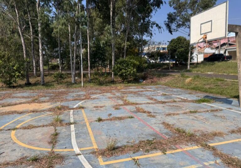 Todos os espaços do Poliesportivo estão abandonados, quebrados e com obras inacabadas. Foto: Alex Calmon