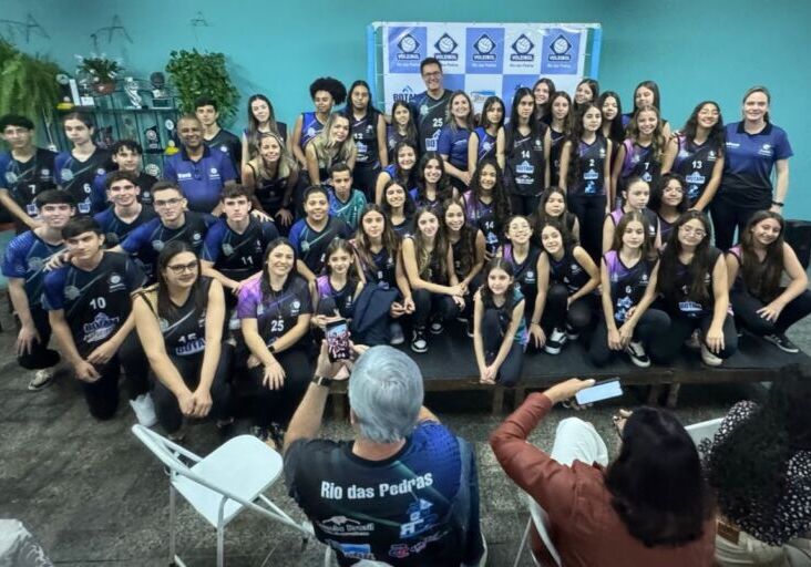 Projeto Voleibol de Rio das Pedras apresenta novos uniformes
