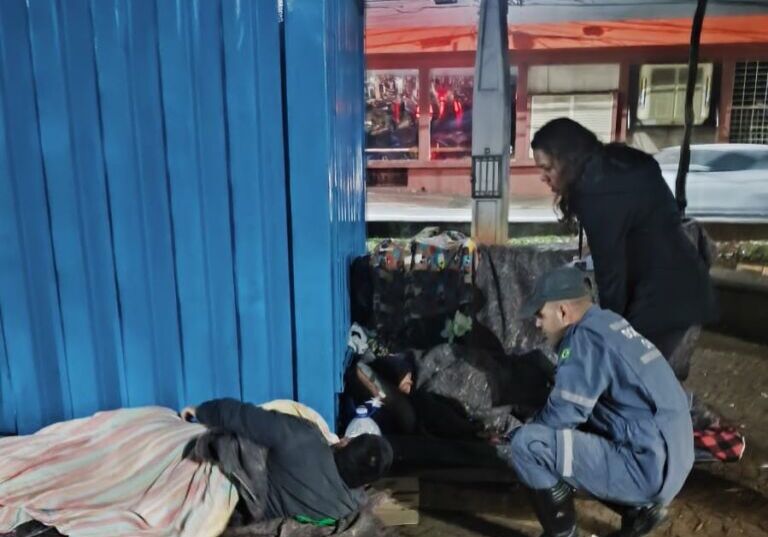 Jhonny Casarin distribuiu cobertores, roupas e cuscuz em Rio das Pedras e Piracicaba.