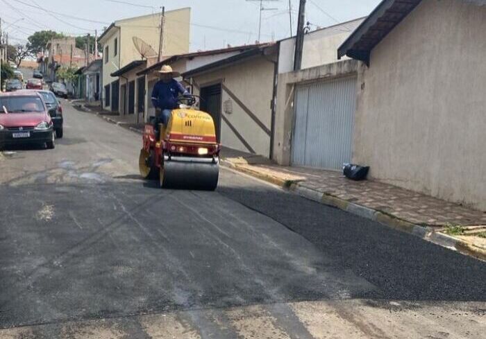 SAAE atende reclamação de moradores e tapa buraco no Montagnani01 SAAE atende reclamação de moradores e tapa buraco no Montagnani01