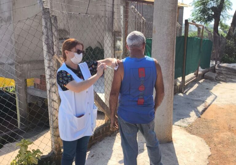 VacinaRural2 Vacinação ocorreu em ponto fixo e de porta em porta. Foto: Divulgação/ Secretaria da Saúde