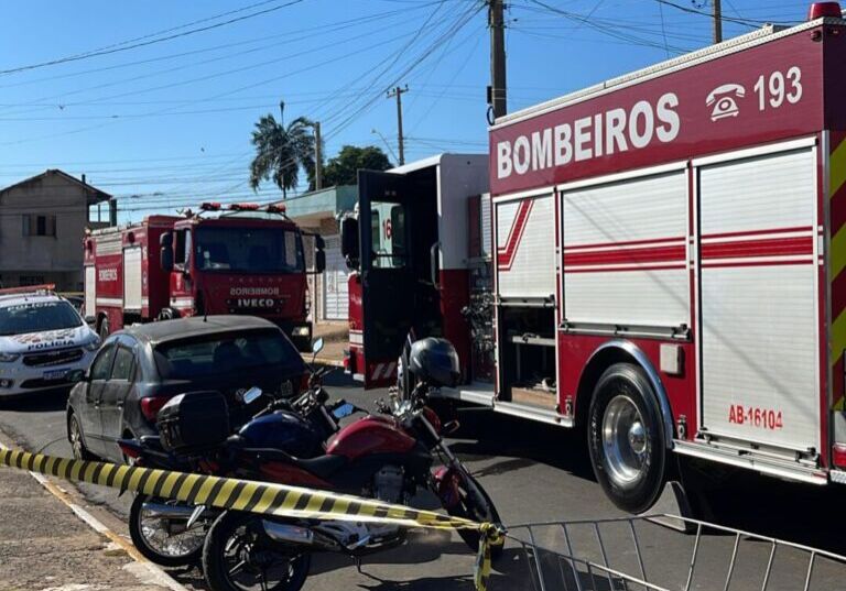 Incêndio teria sido causado por uma vela. Perícia investiga caso.